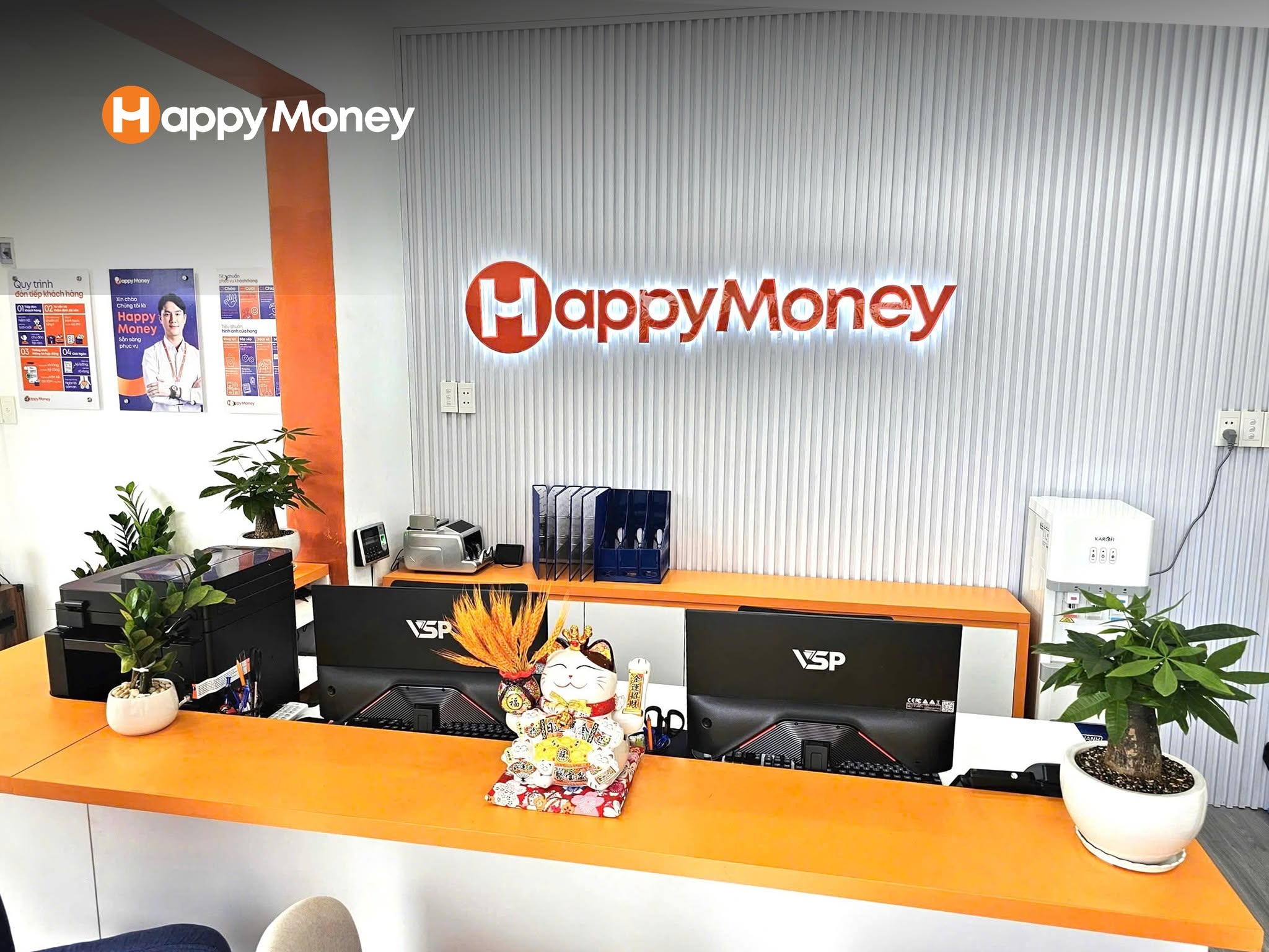 Khách hàng nhận tiền mặt hoặc chuyển khoản ngay trong ngày tại hệ thống phòng giao dịch Happy Money.